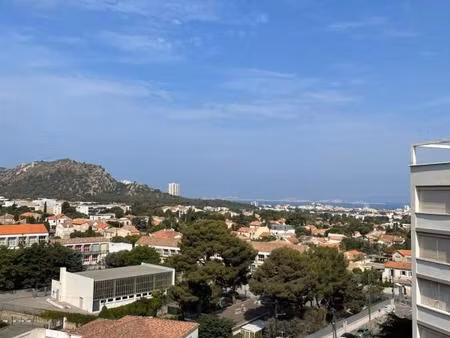 t4 balcon cave vue collines et mer morgiou