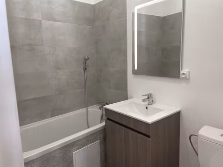 studio balcon et cuisine equipee - metz