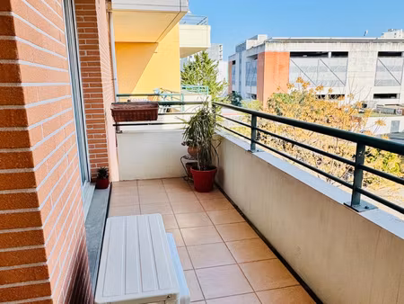 arenes - av de lombez - t3 avec terrasse et parking