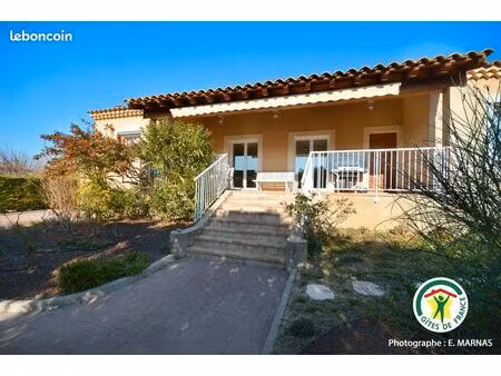 a bédarrides, sur les hauteurs de la colline du montréal, villa 129m², de plain pied sur v