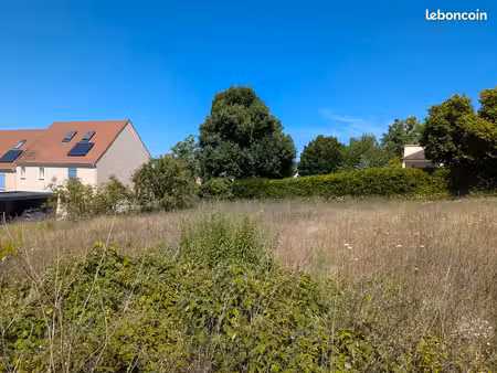 terrain constructible de 588 m² à neuville-sur-oise