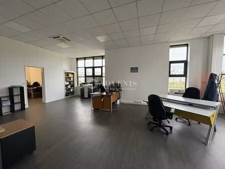 location bureaux 131 m²