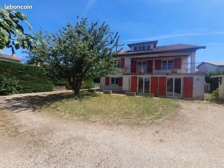 maison 10 pièces 243 m²