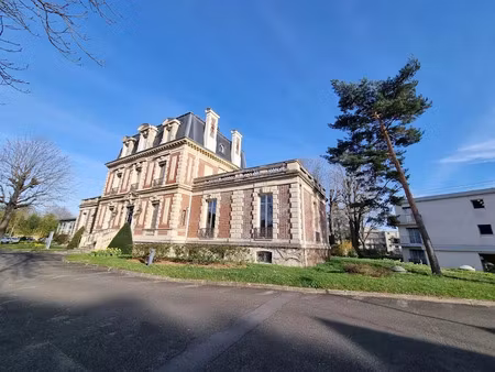 location meublée appartement 2 pièces 39 m² à croissy-sur-seine (78290), 2 403 €