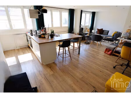 charpennes / limite lyon 6 / dernier étage / lumineux t3 de 70 m²