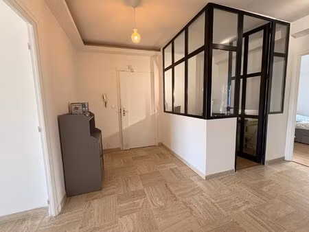 appartement 78 m² traversant et lumineux avec loggia, 3 chambres, parking et cave