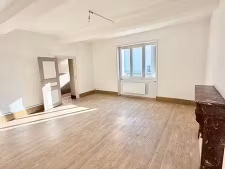 appartement à aménager de 53m2 avec grande terrasse de 18m2 et un jardin