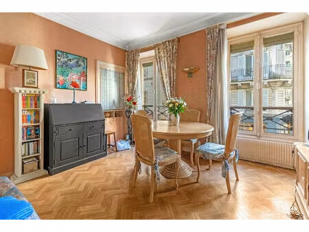 51 m2 - rénovation à prévoir - coeur des batignolles