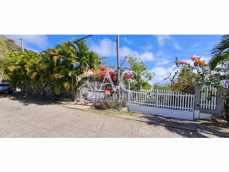 maison f4 avec de beaux volumes et vue sur les hauteurs du v