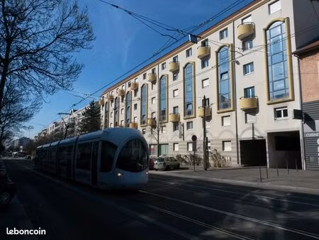 parking sous terrain bron centre proche tramway