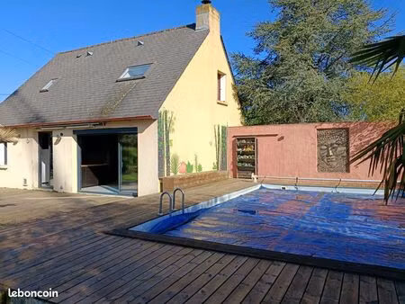 maison 92 m2+hangar artisanal de 100m2 + piscine sur terrain de 1500m2