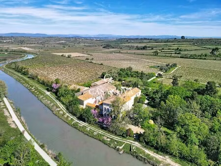 propriété de charme en bord du canal du midi ponton privé à 20 min de béziers