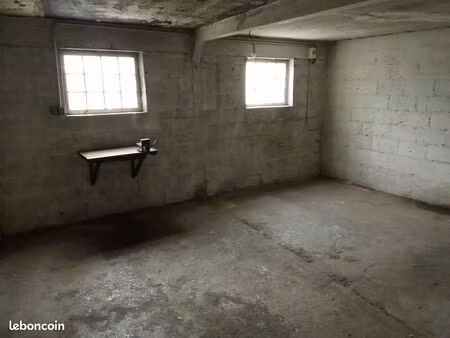 local ou grand garage 30m² nantes