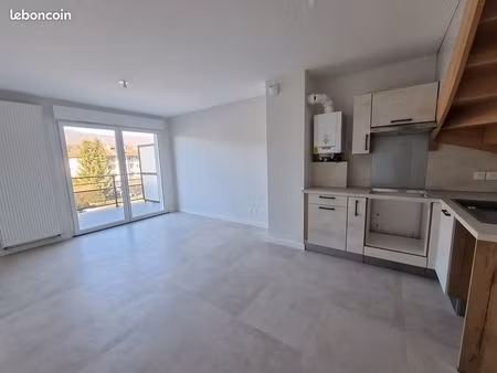 appartement récent t3 duplex de 62 m² avec terrasse, garage, emplacement voiture extérieur
