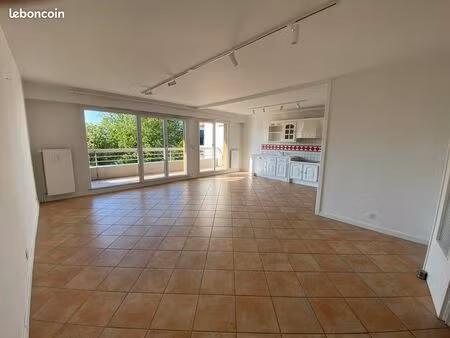 vends appartement traversant 3 pièces 74 m2