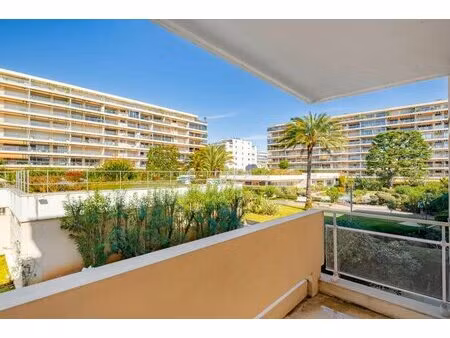 appartement 1 pièce de 30 m² situé à cannes