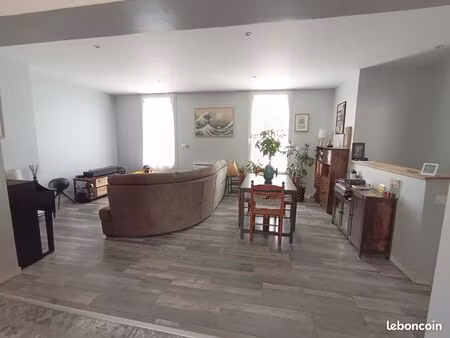 location maison individuelle rue anatole france avec cour et garage