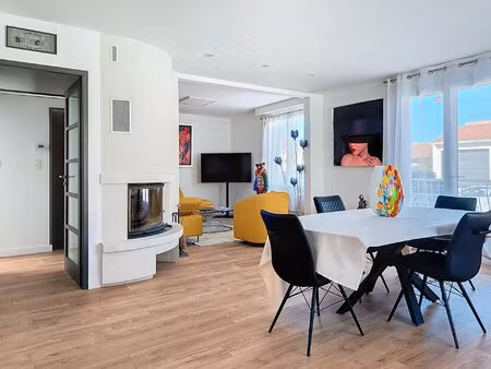 les sables d'olonne -la chaume : volume, lumière et double garage à deux pas de l'océan