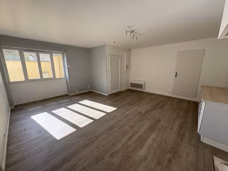 à louer appartement t2 lumineux en rez-de-chaussée