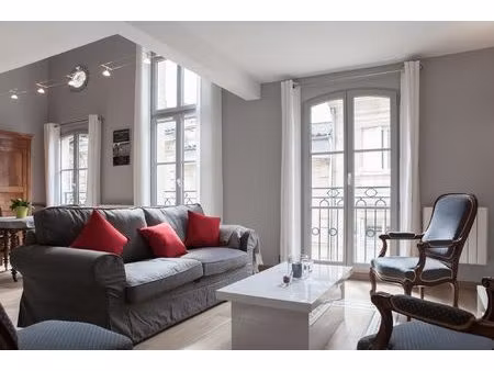 beau t3 meublé avec ascenseur et parking