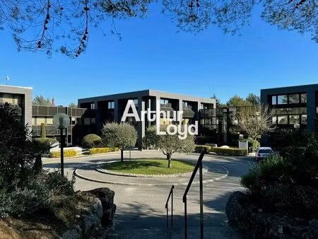 location bureaux 73 m² à 2 077 m²