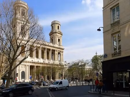 location commerce 104 m²