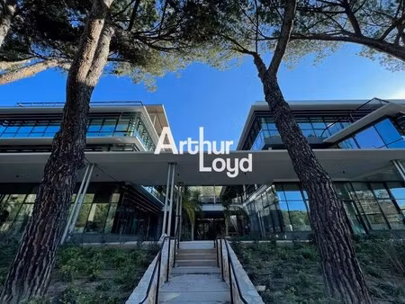 location local d'activités 2 352 m²