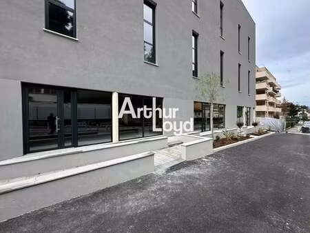 vente local d'activités 97 m²