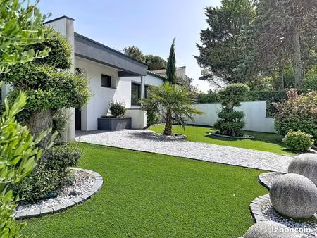 villa 6 pièces 198 m²