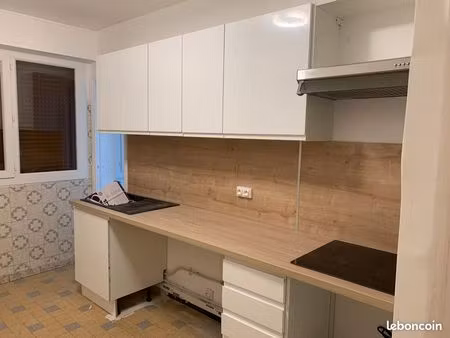 loue appartement non meublé avec cuisine équipée t3 60m2 + logia avec vue dégagée rénové d