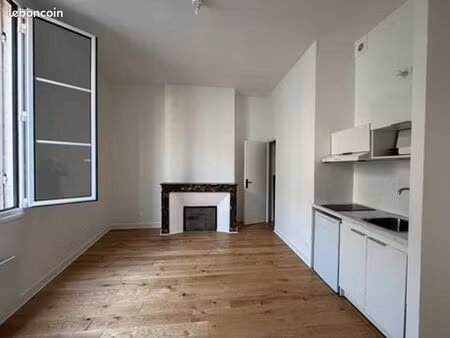 charmant studio rénové quartier capucins