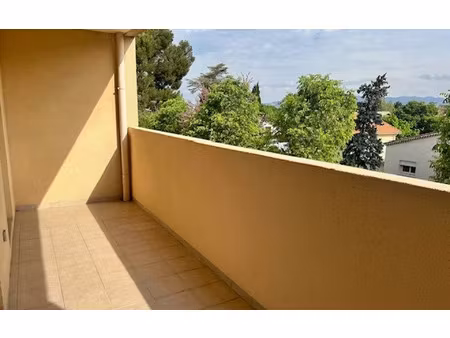 location appartement, 35 m² t-2 à marseille 9, 776 €