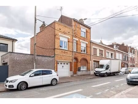 maison de 8 pièces de 130 m² située à lille