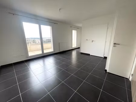 studio avec terrasse et parking à juvignac