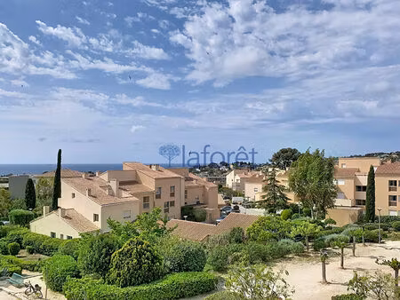 une piece meuble carqueiranne vue mer