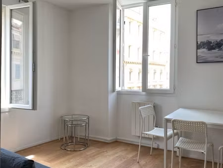 location appartement 1 pièce 28m² marseille 1er