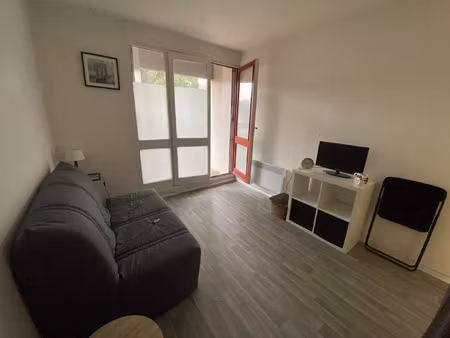 location appartement 1 pièce 14 m² à aix-en-provence (13100)