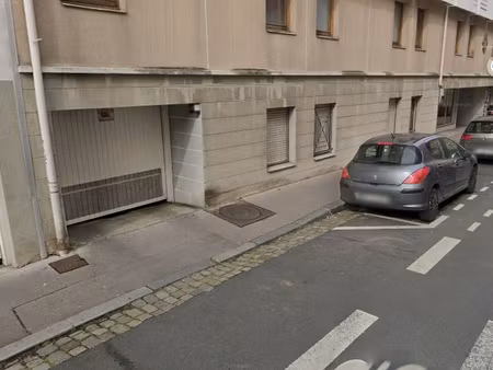 tres petite place parking lyon 9eme