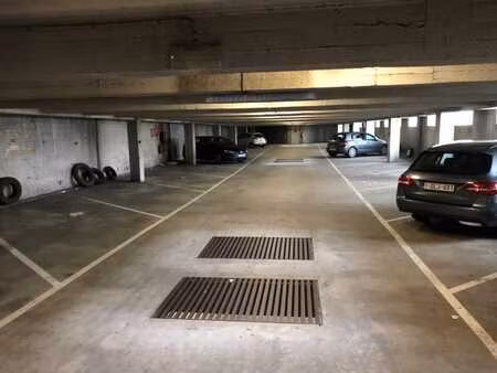 grand emplacement sécurisé en plein centre de liège