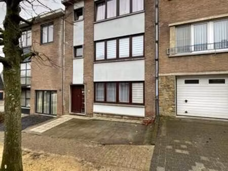 appartement avec 2 chambres, salon, cuisine, salle de douche