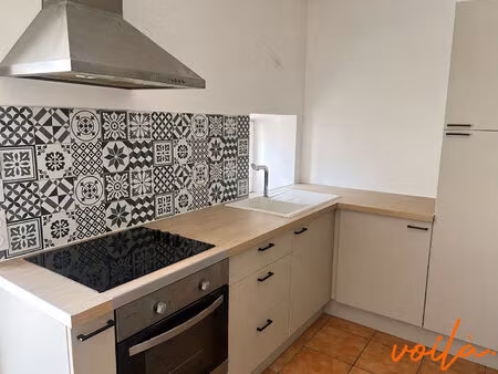 ref - urbania - carcassonne. - maison t2 meublée avec terrasse -