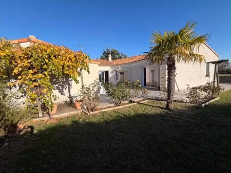 l'aiguillon sur mer (85) quartier residentiel villa plain pied grand confort avec garage..