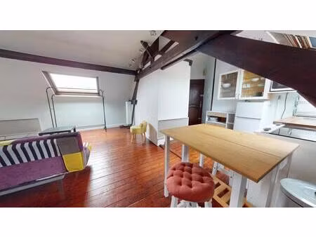 a vendre - vaste studio - vue cathédrale - secteur recherché