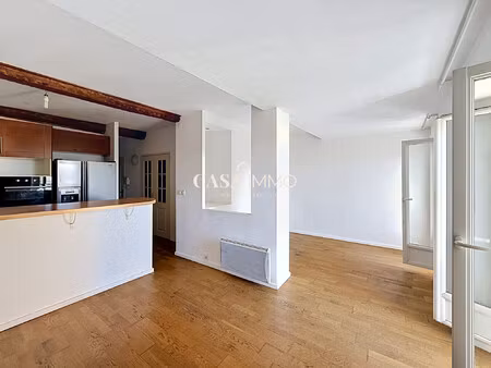 hyeres centre - t3 de 48 m2 - traversant - lumineux - vue dégag