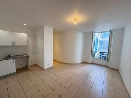 studio cote cour vieux-port