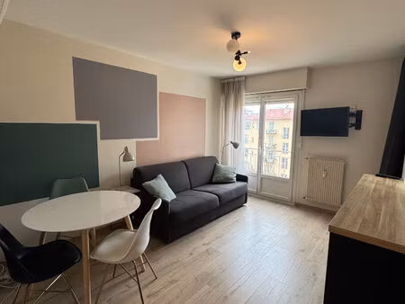 a louer - boulevard lech walesa - le port studio meuble