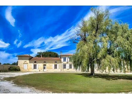 magnifique et rare domaine de 1300 m² sur 6.4 hectares proche bordeaux