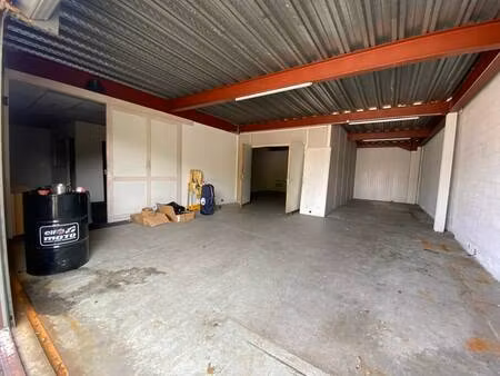 location local d'activités 150 m²