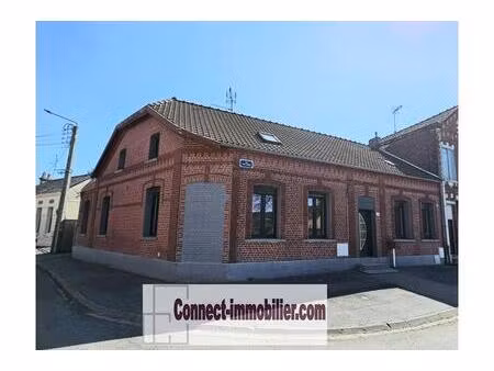 maison semi-individuelle avec jardin et garage