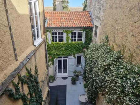 immeuble de rapport au coeur de lectoure - idéal gîte ou locatif